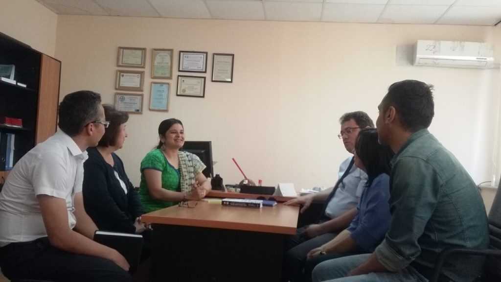 Doktor Rashmini Koparkar bilan davra suhbati